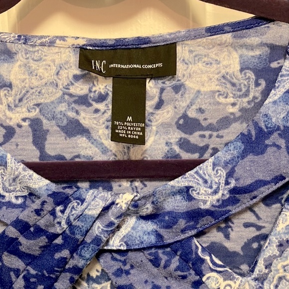 INC Short Sleeve Blue & White Medallion Cutout Twist Top Size Medium - Picture 3 of 4